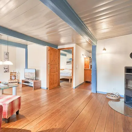 Holiday home Reetdachhaus Silvi Schwabstedt